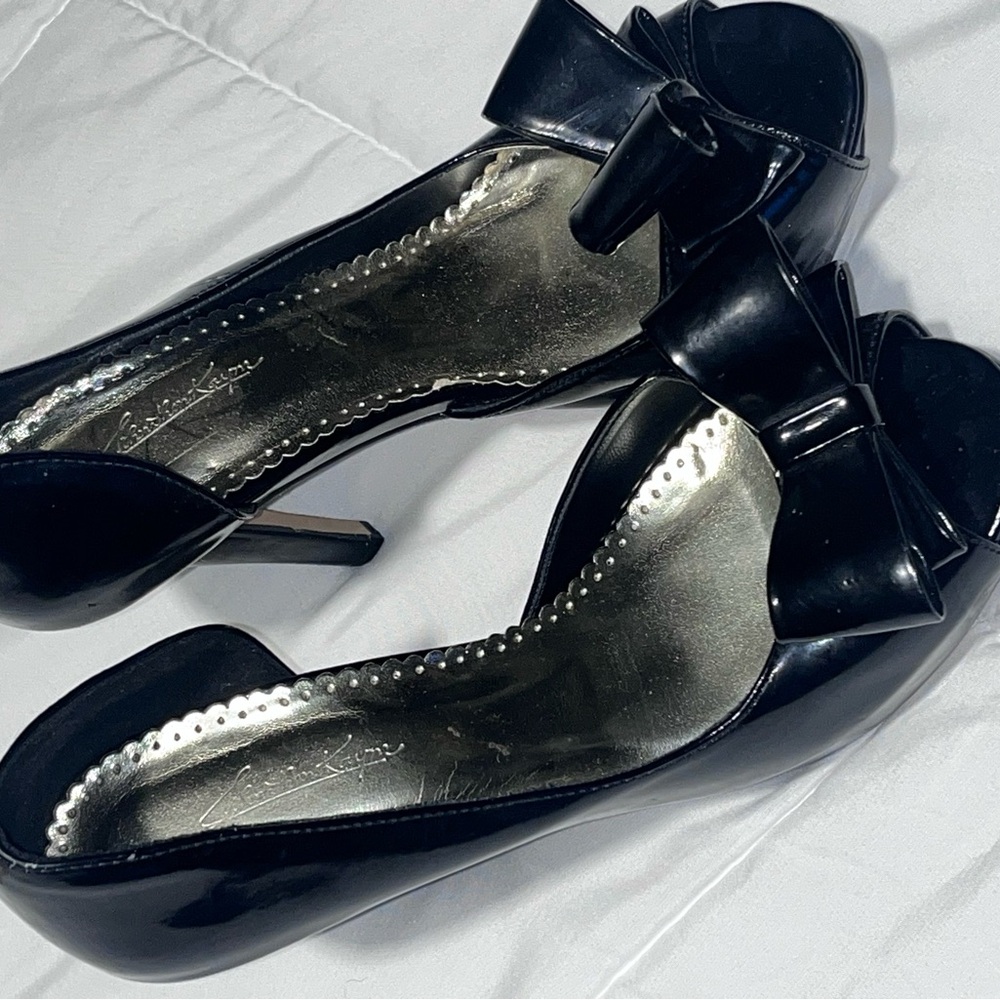 Sophisticated Black Bow Heels by Jonathan Kayne